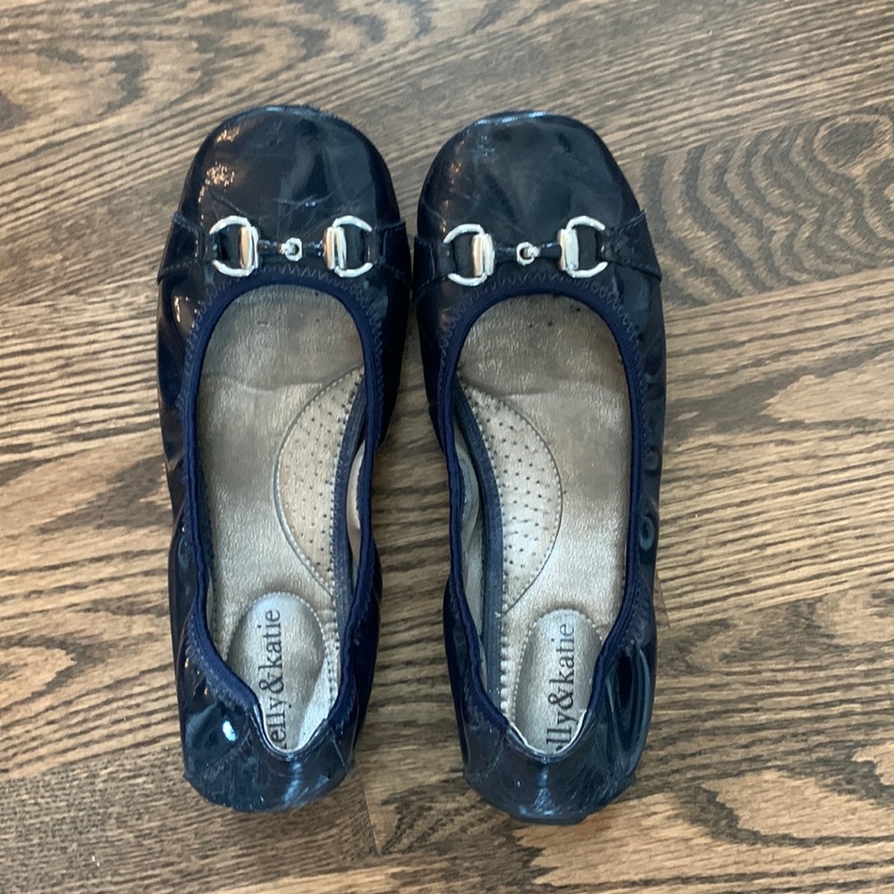 Kelly and Katie navy flats with silver accent size 7